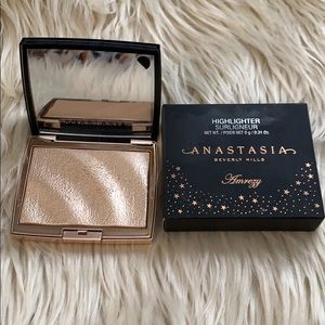 Anastasia Beverly Hills Highlighter AMREZZY
